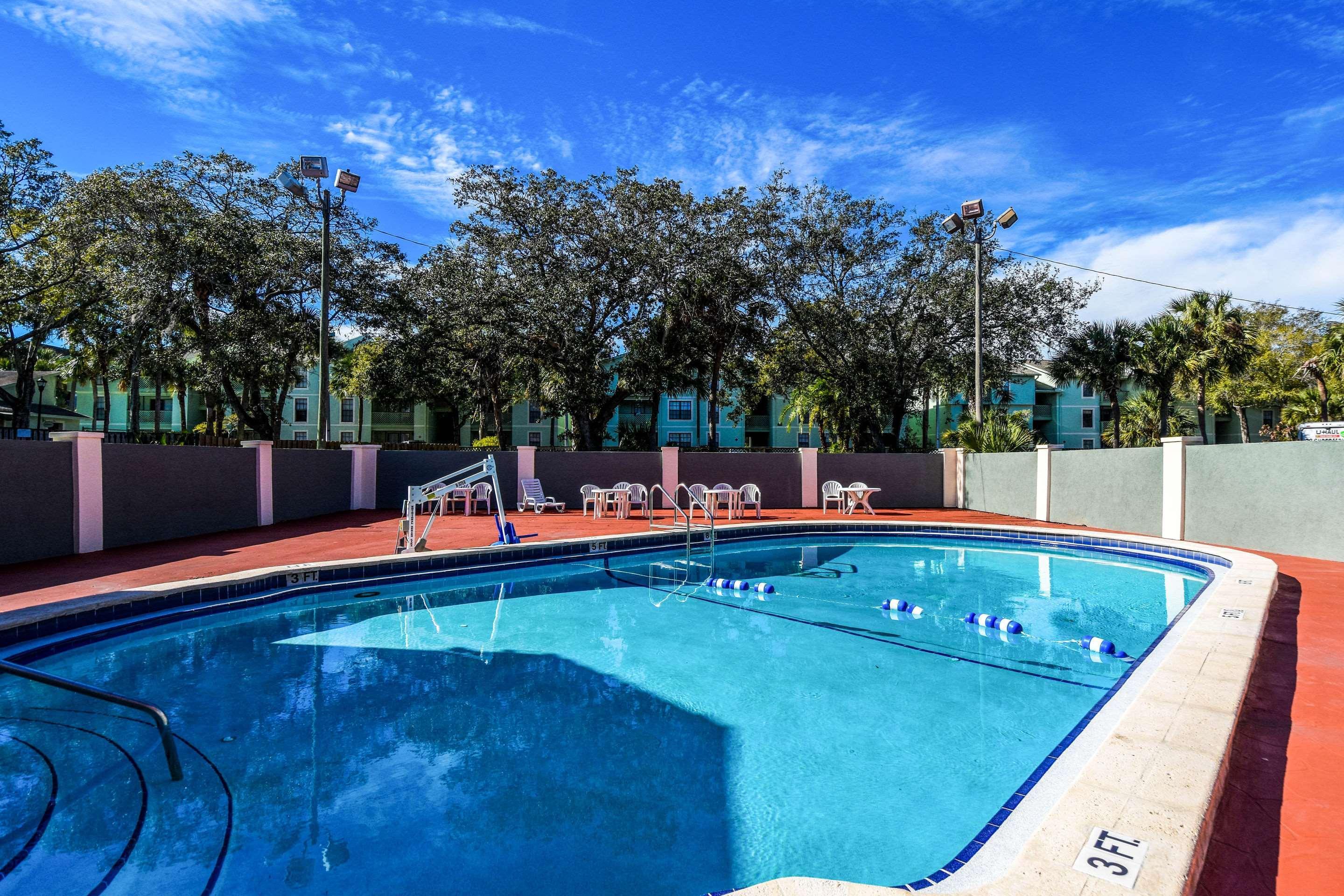 Econo Lodge Busch Gardens Tampa Exterior photo